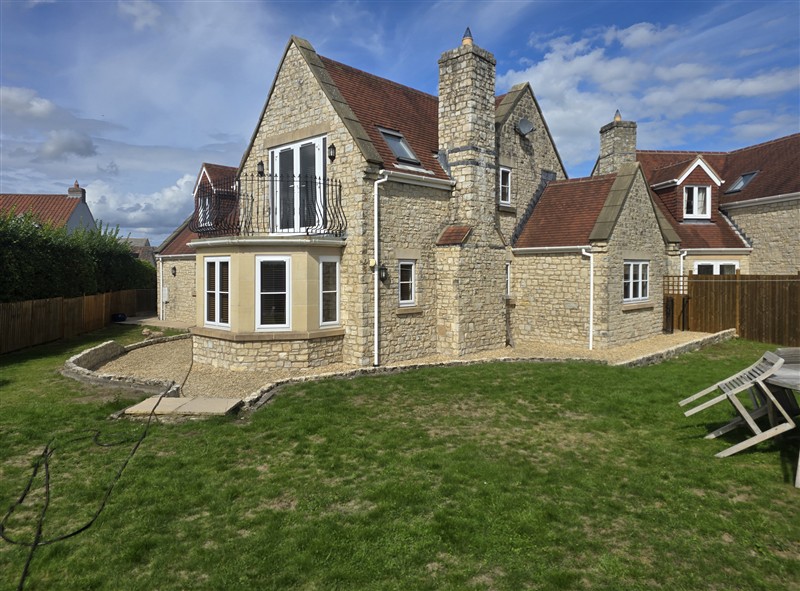 The Mill House, Glastonbury, Somerset has a hot tub