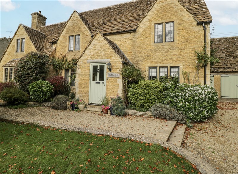 The Old Hall, Westonbirt near Sherston, Cotswolds has a hot tub