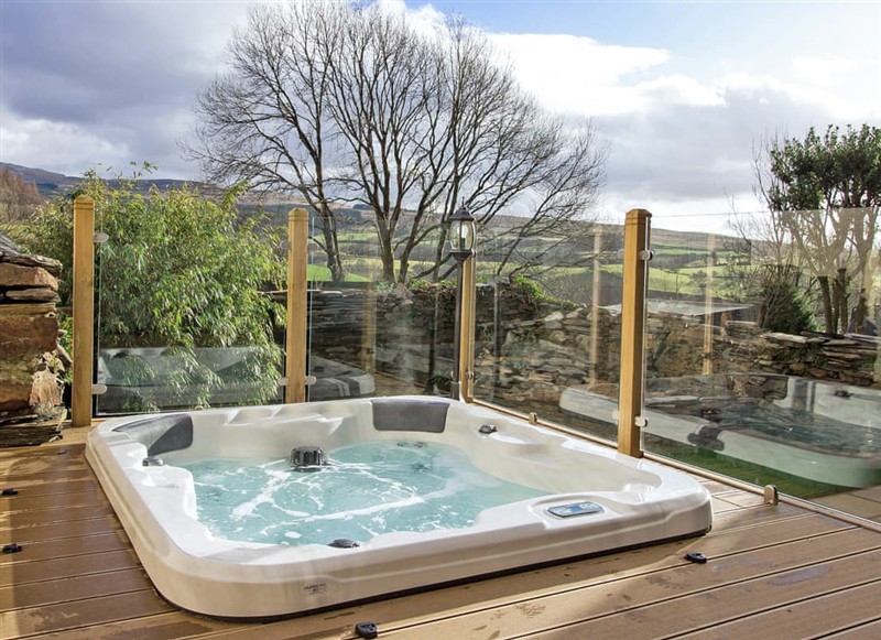 The Old Hayloft, Llan Ffestiniog has a hot tub