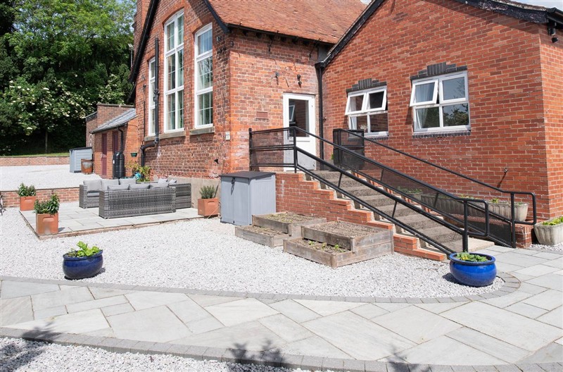 The Old School House, Langtoft, East Riding of Yorkshire sleeps 10 people