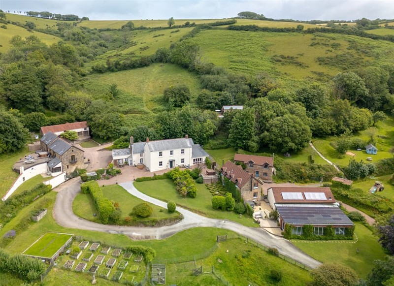 The Orchard Retreat, Combe Martin has a hot tub