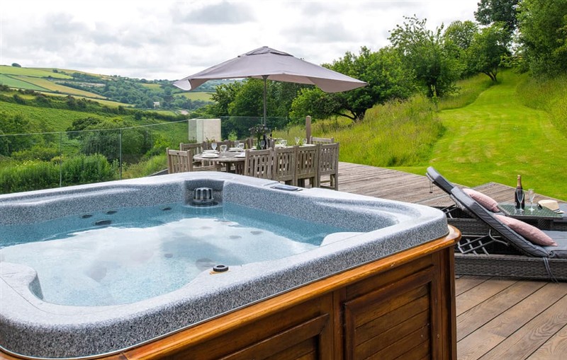 The Orchard Retreat, Combe Martin sleeps 10 people