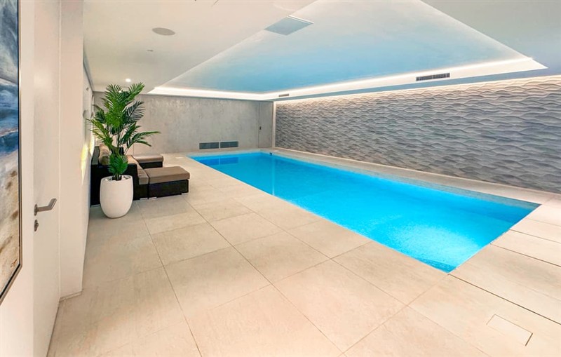 The Radlett Mansion, Radlett sleeps 12 people