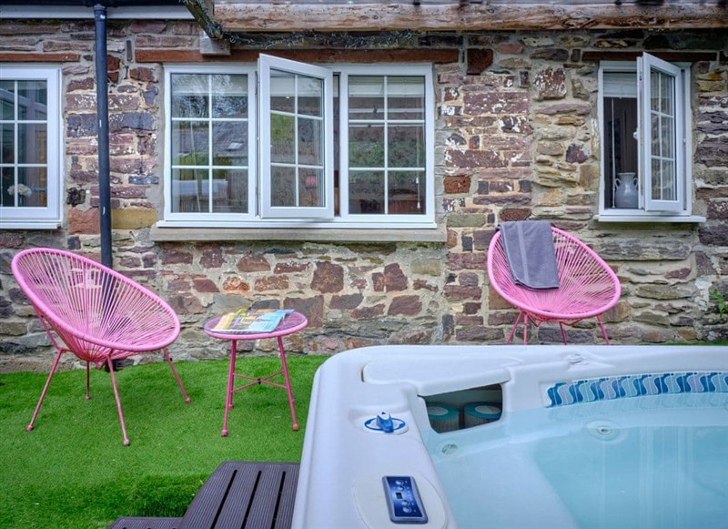 The Retreat - The Den, West Anstey has a hot tub