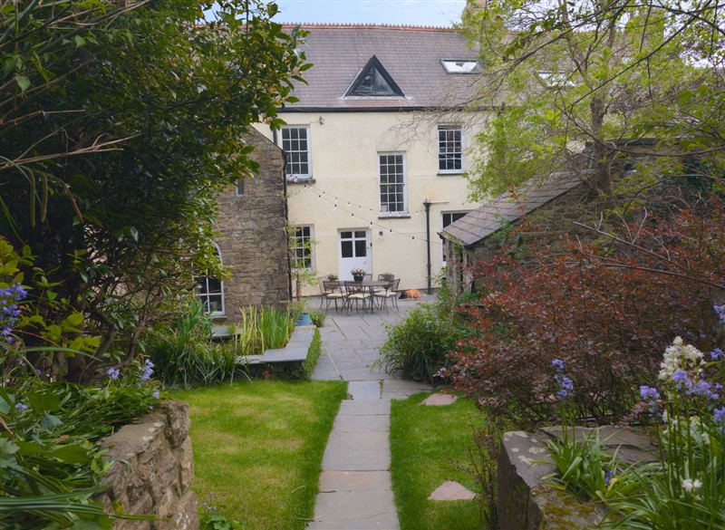 The Secret Garden, Narberth, Pembrokeshire has a hot tub
