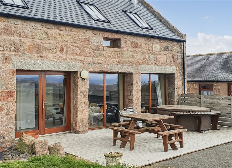 The Stables, Lumphanan, near Banchory has a hot tub