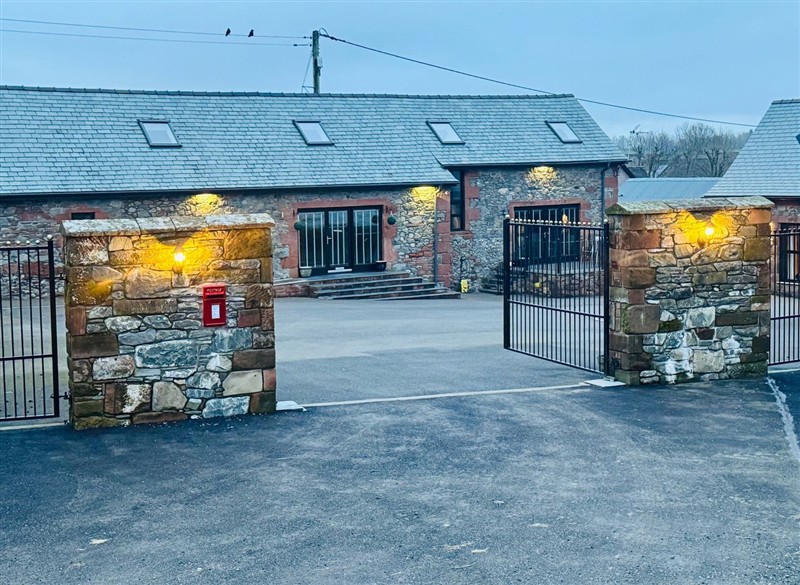 The Steading, Terregles near Dumfries, Dumfries & Galloway has a hot tub