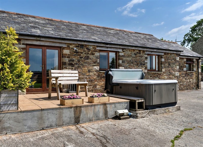 The Studio Cottage, Liskeard has a hot tub