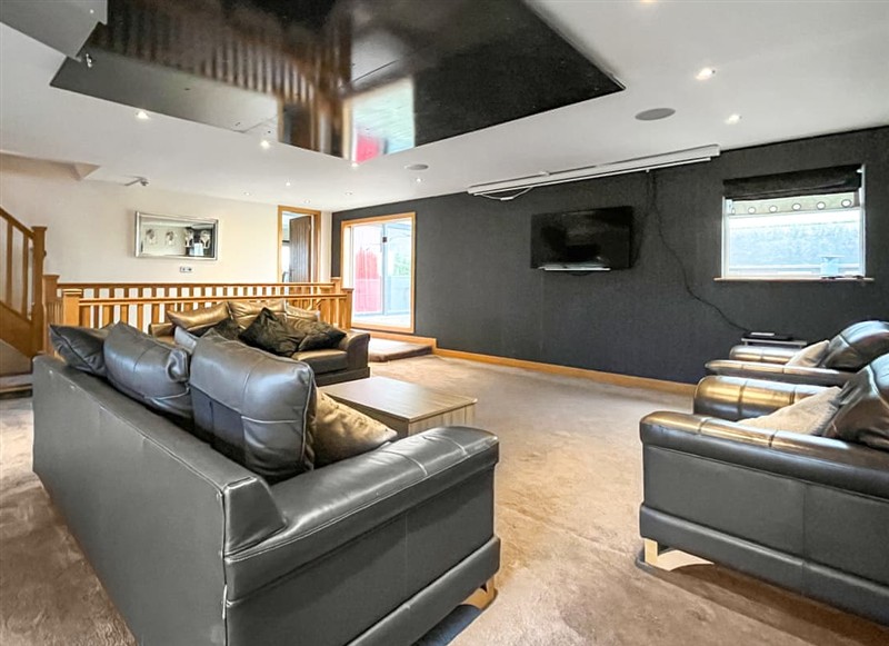 The Wendover, Towyn has a hot tub