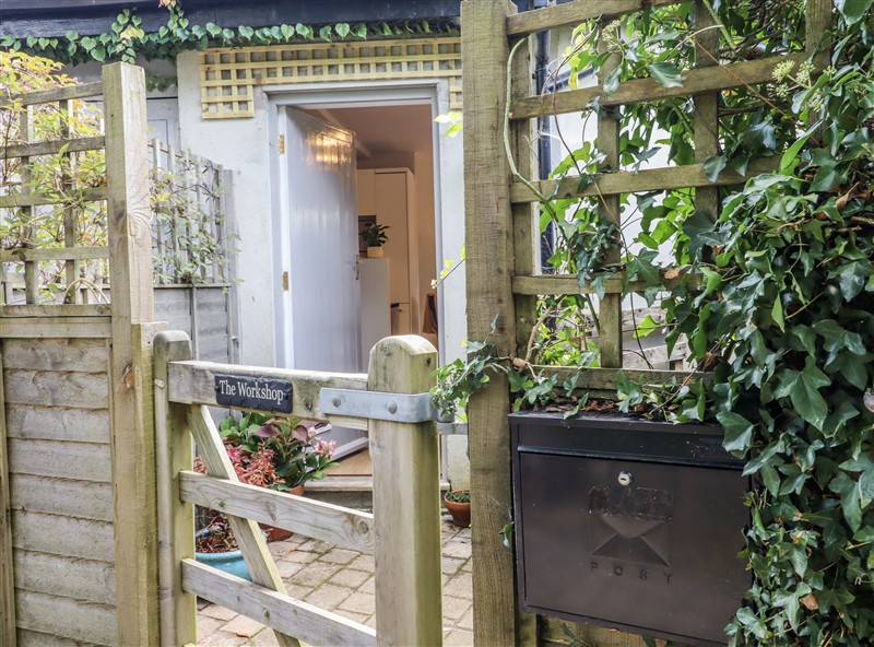 The Workshop, Mary Tavy, Dartmoor National Park has a hot tub