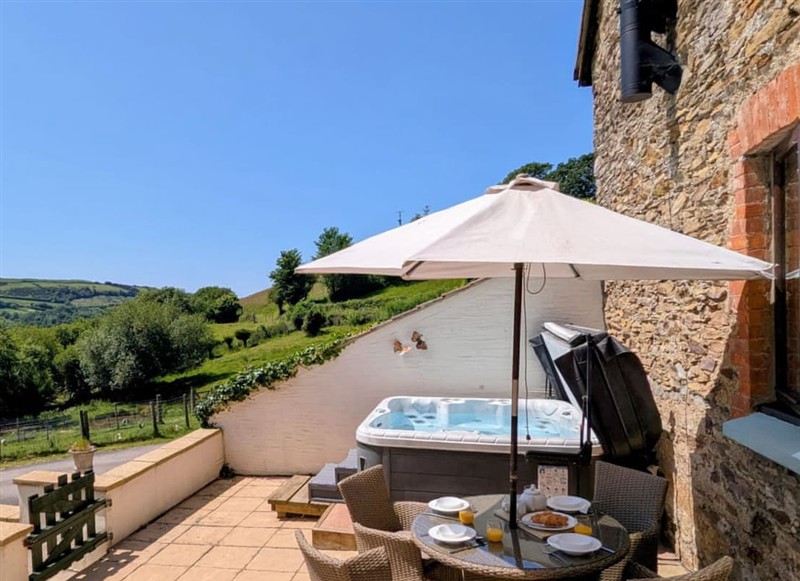 Thornbush Cottage, Ilfracombe has a hot tub