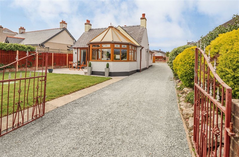 Trefin, Cemaes Bay, Ynys Môn / Isle of Anglesey sleeps 6 people