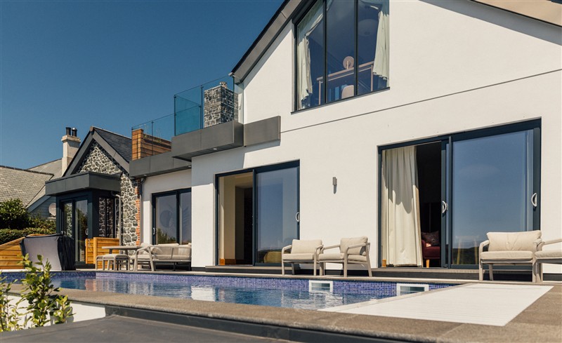 Trevean, Mullion, Cornwall sleeps 8 people