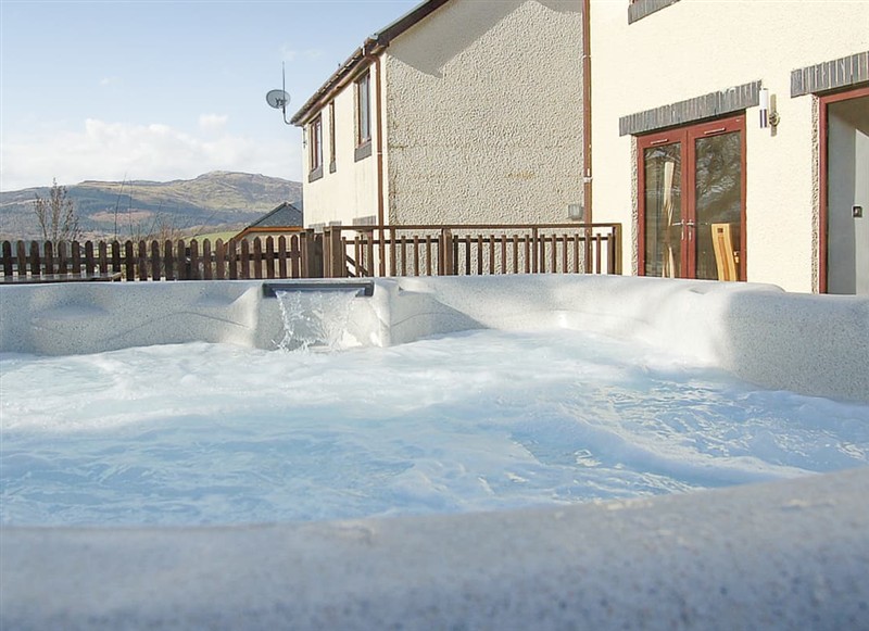 Ty Pen Y Bryn, Dolgellau has a hot tub
