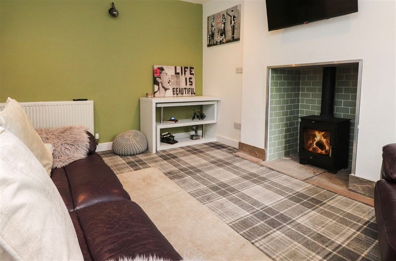 Tyddyn Elidir, near Old Colwyn, Conwy sleeps 6 people