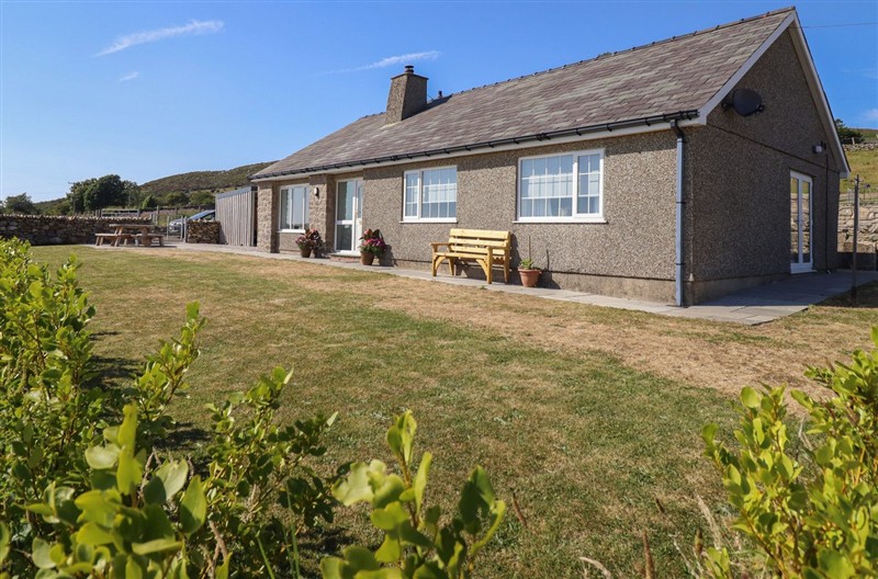 Tyn Y Weirglodd, Deiniolen, Gwynedd sleeps 6 people