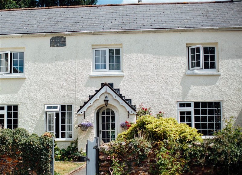 West Anstey Farmhouse, West Anstey has a hot tub