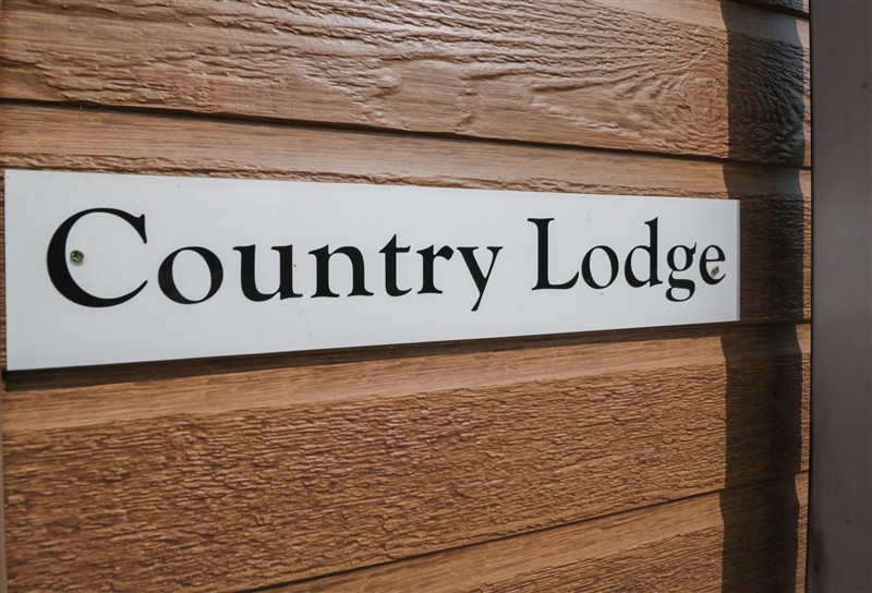 Whitey Top Country Lodge, Pentridge near Sixpenny Handley, Dorset sleeps 4 people