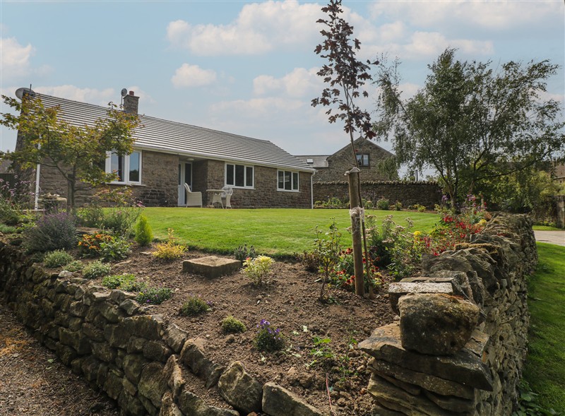 Wigley Farm House Cottage, Chesterfield, Derbyshire has a hot tub