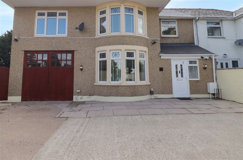 William's Place, Barry, South Wales & Pembrokeshire sleeps 8 people