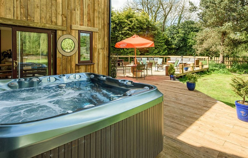 Willis House, Iron Acton sleeps 22 people