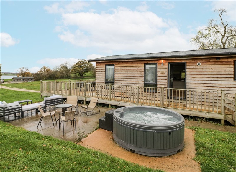 Willow Lodge, Admaston near Abbots Bromley, Staffordshire has a hot tub