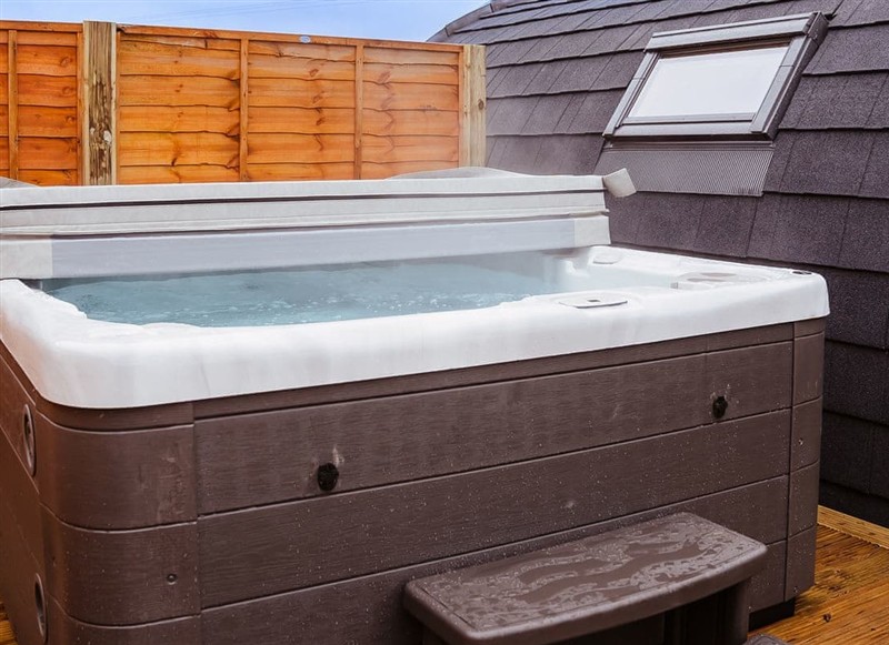 Willow, Stewarton has a hot tub