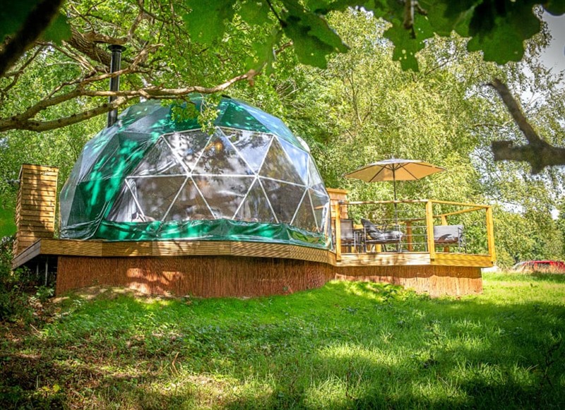 Windrush Lodge, Tunbridge Wells has a hot tub