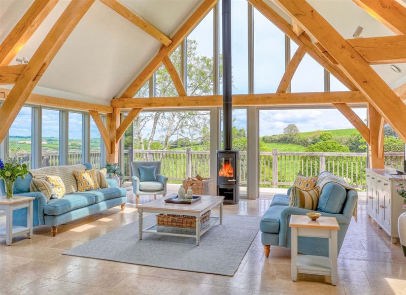 Wood Retreat, Dartmouth has a hot tub