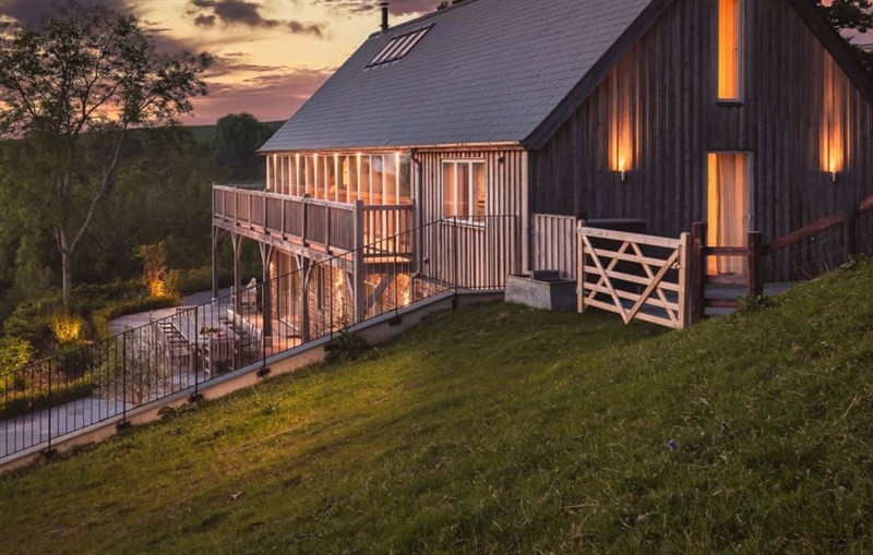 Wood Retreat, Dartmouth sleeps 8 people