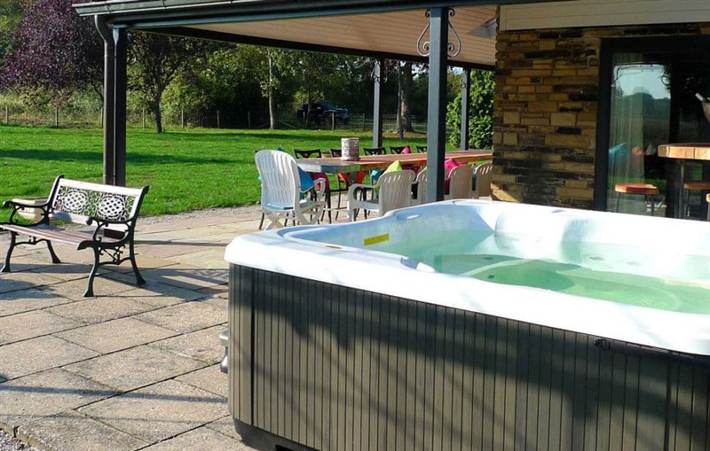 Woodland Lodge, Bishopsoil, near Goole sleeps 14 people